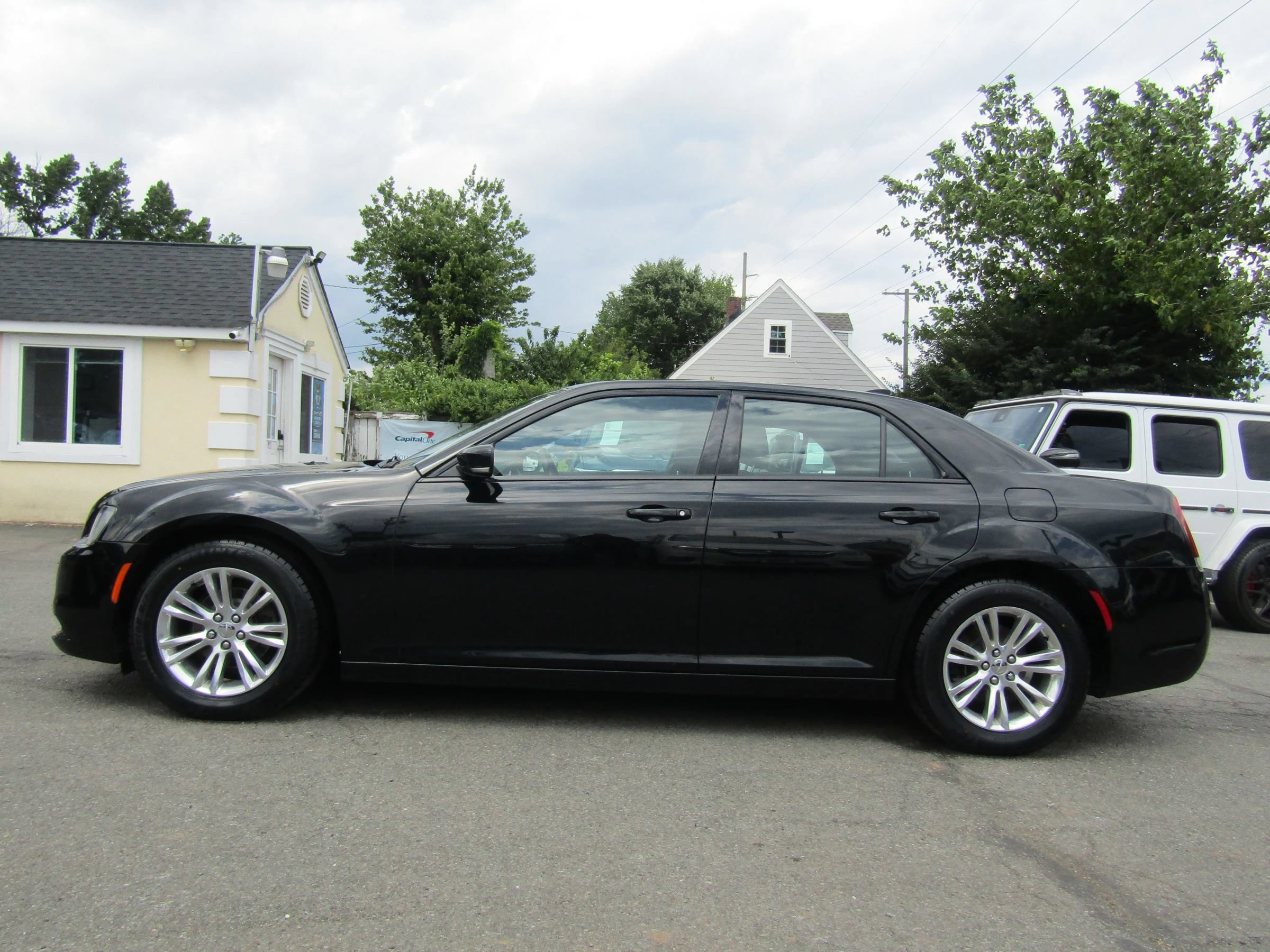 Used 2021 Chrysler 300 S RWD image 4