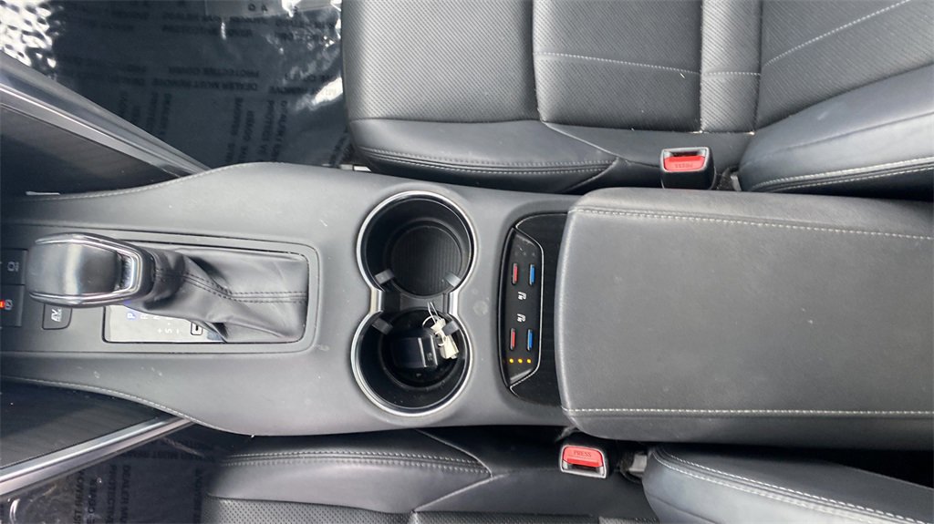 Used 2024 Toyota Venza Limited image 19