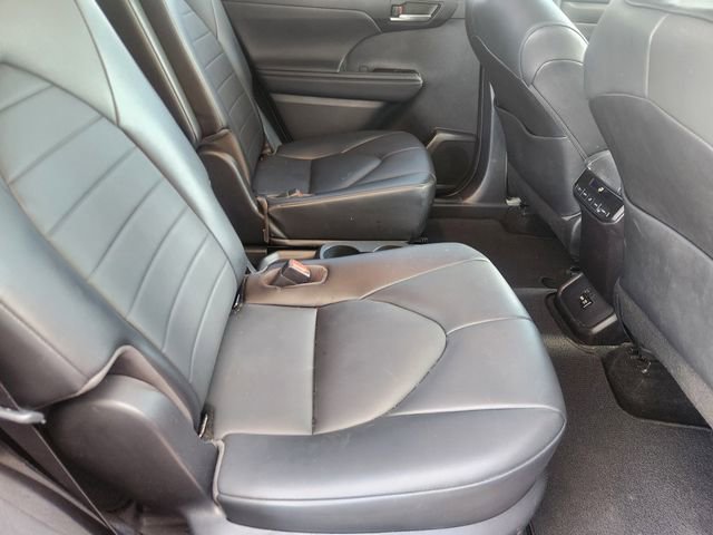 Used 2021 Toyota Highlander XLE image 31