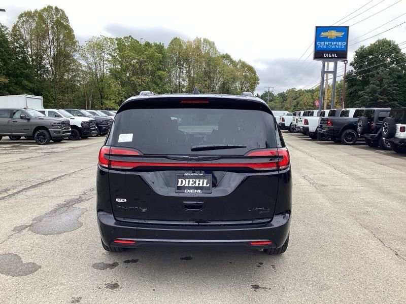 New 2026 Chrysler Pacifica Limited w/ S Appearance Package AWD/4WD image 6