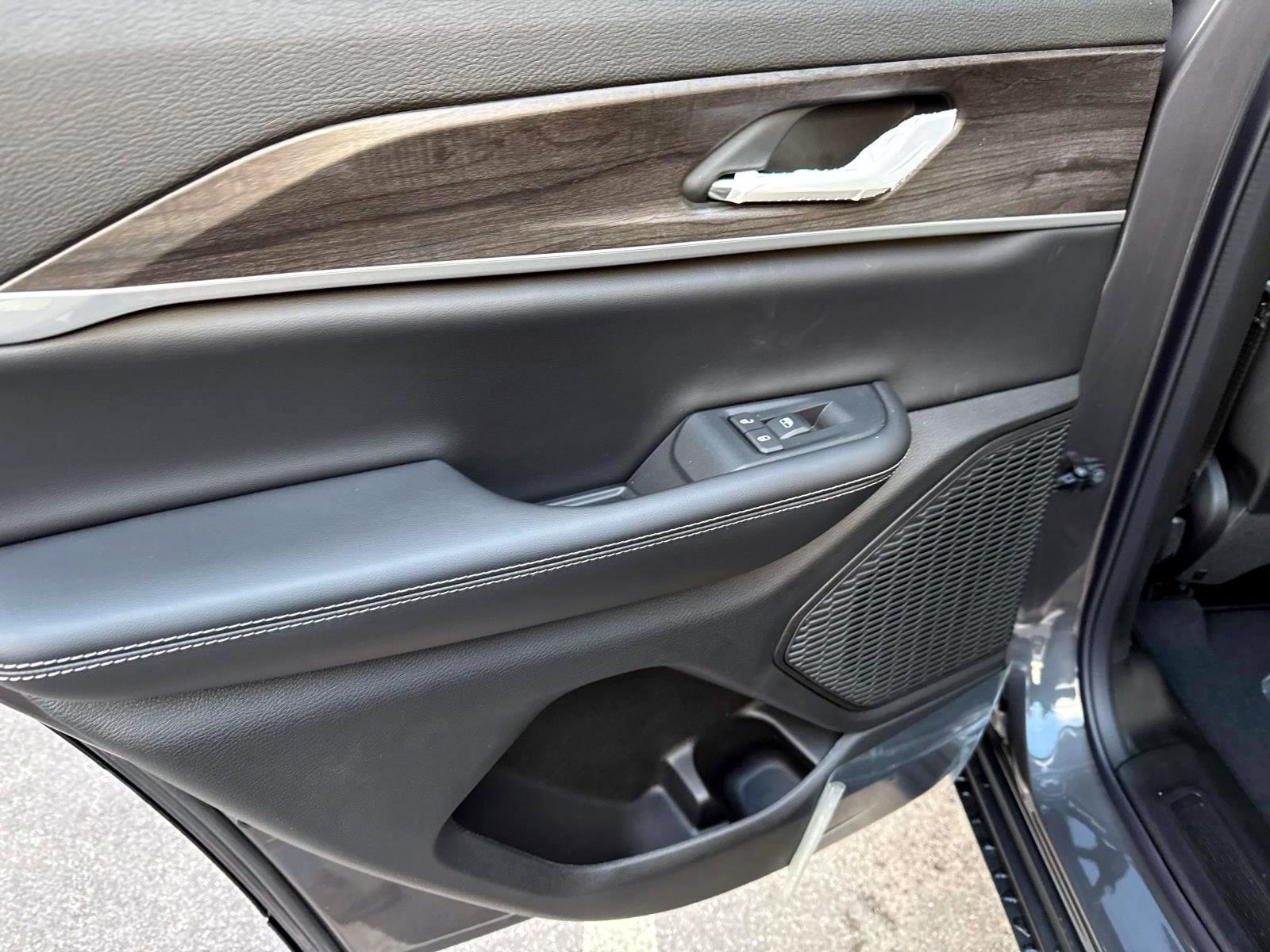 New 2025 Jeep Grand Cherokee Limited image 7