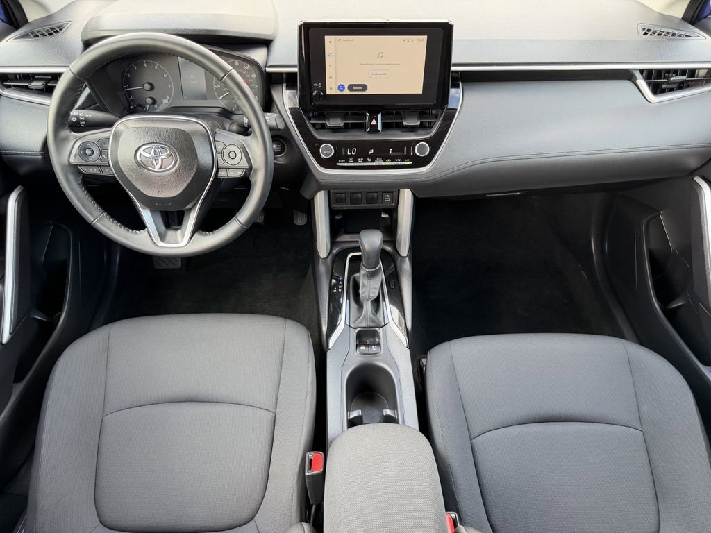 Used 2025 Toyota Corolla Cross LE FWD image 13