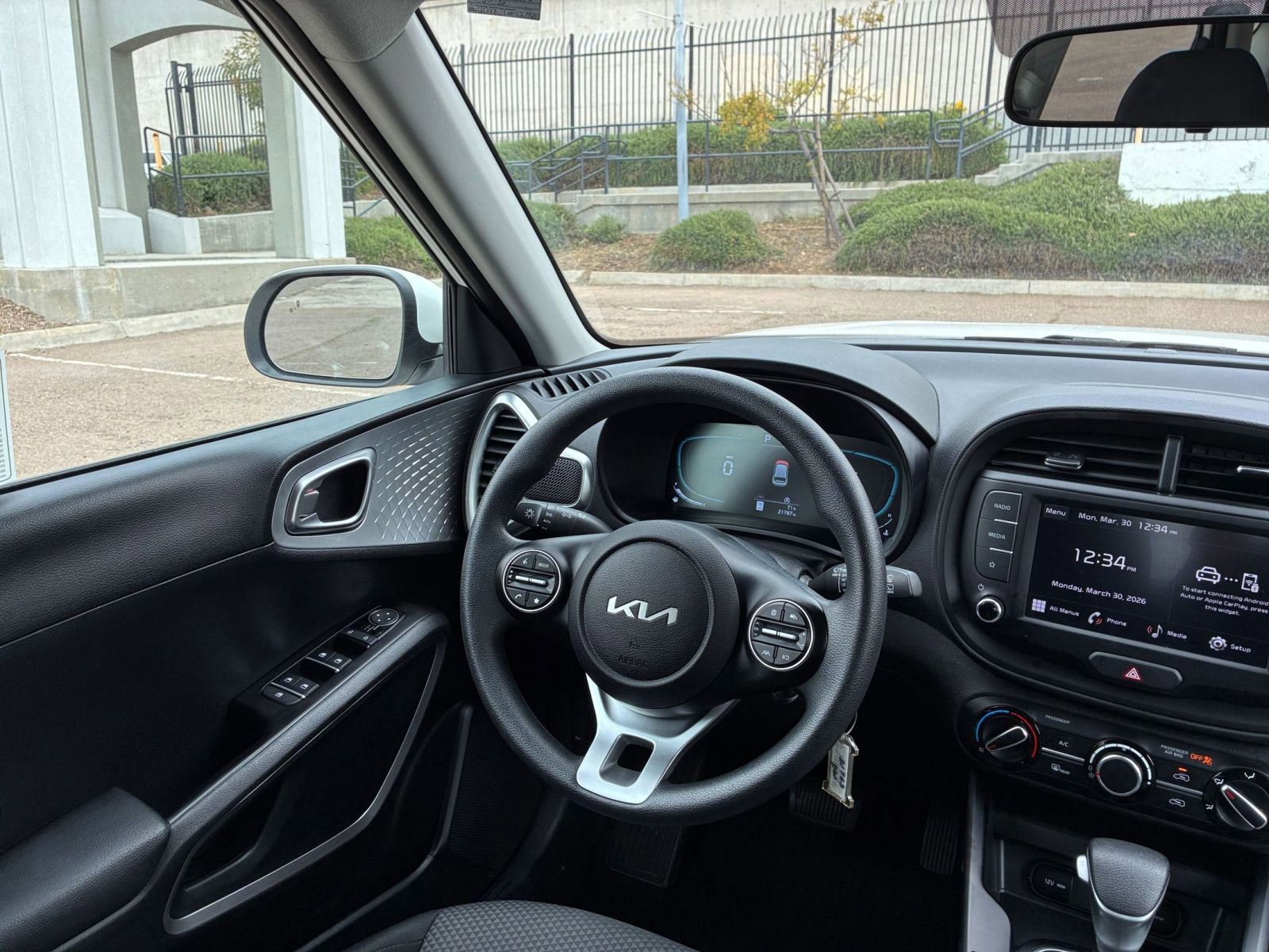 Used 2025 Kia Soul LX w/ LX Technology Package image 32