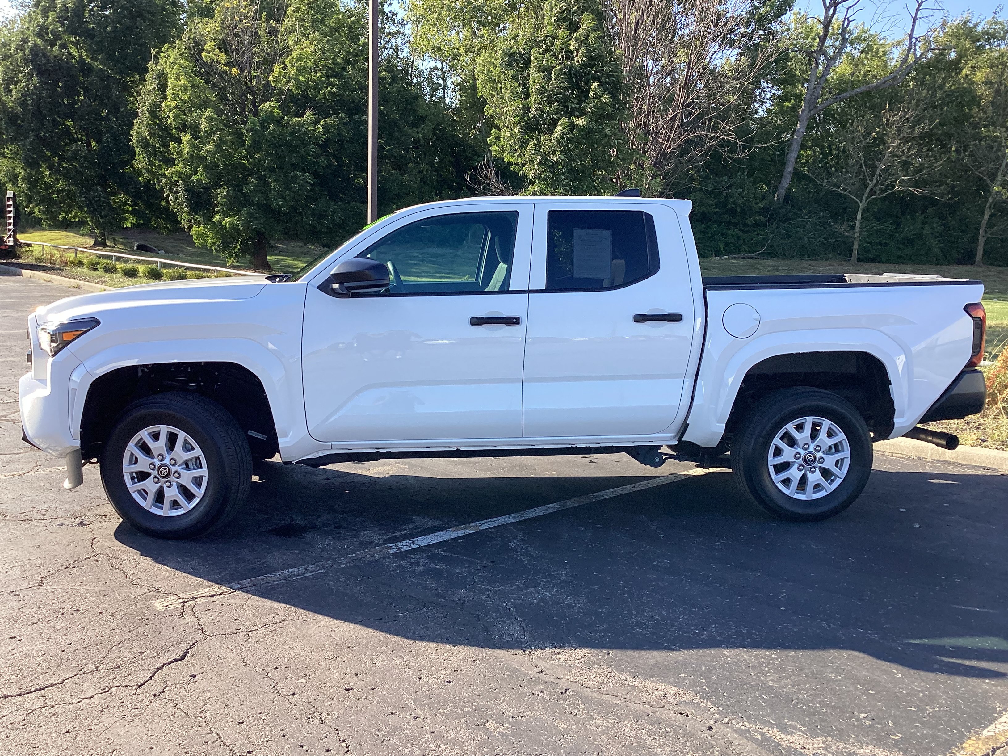 Certified 2025 Toyota Tacoma SR AWD/4WD image 28