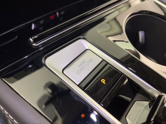 Used 2024 Volkswagen Atlas SE w/ Black Wheel Package image 30