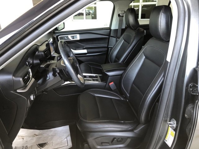 Used 2020 Ford Explorer XLT w/ Equipment Group 202A image 8