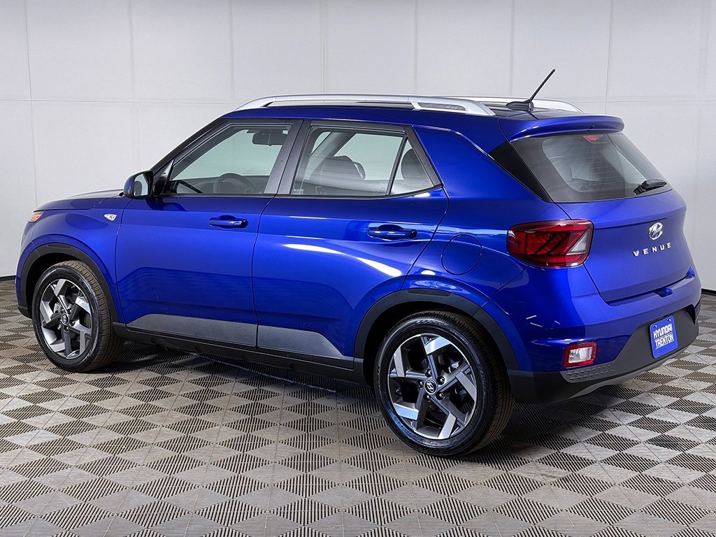 Used 2025 Hyundai Venue Limited image 8