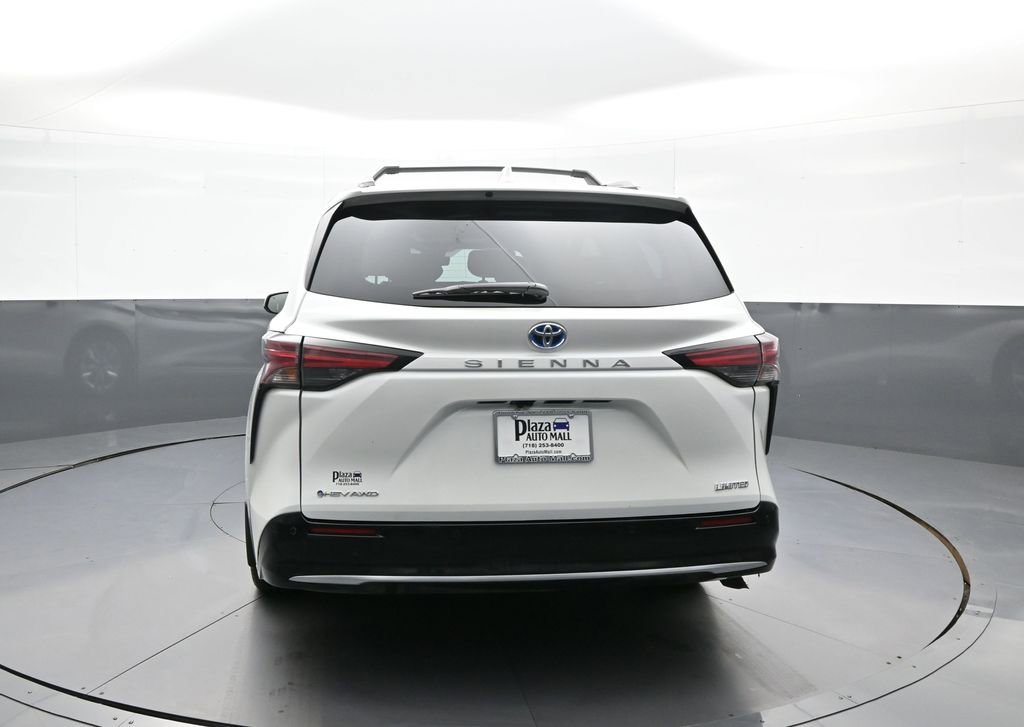 Certified 2025 Toyota Sienna Limited image 7
