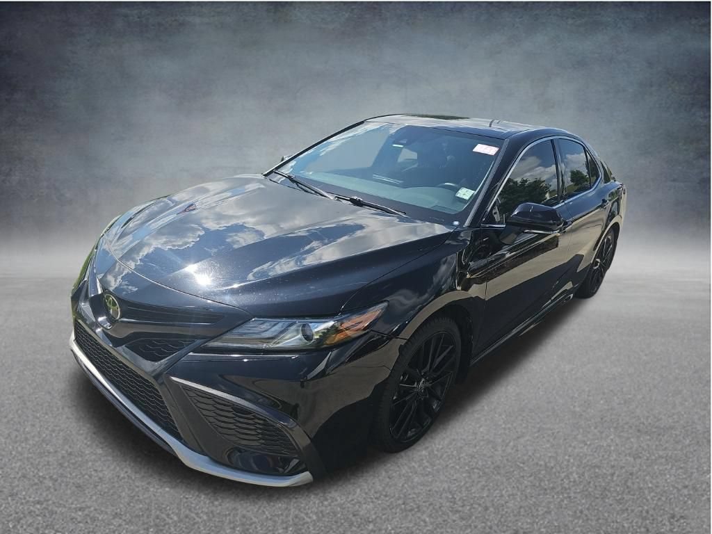 Used 2021 Toyota Camry XSE FWD image 3