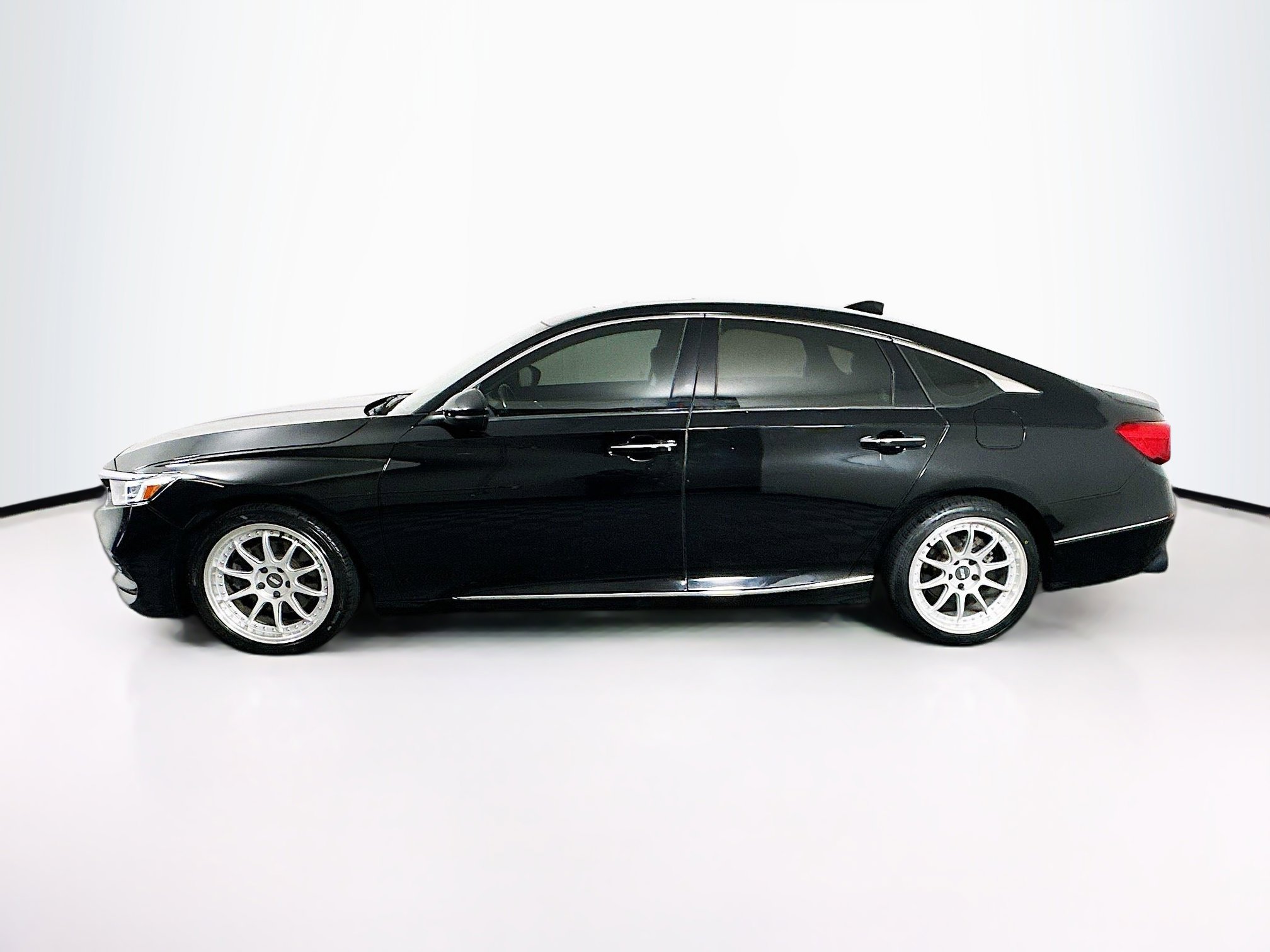 Used 2019 Honda Accord Touring image 4