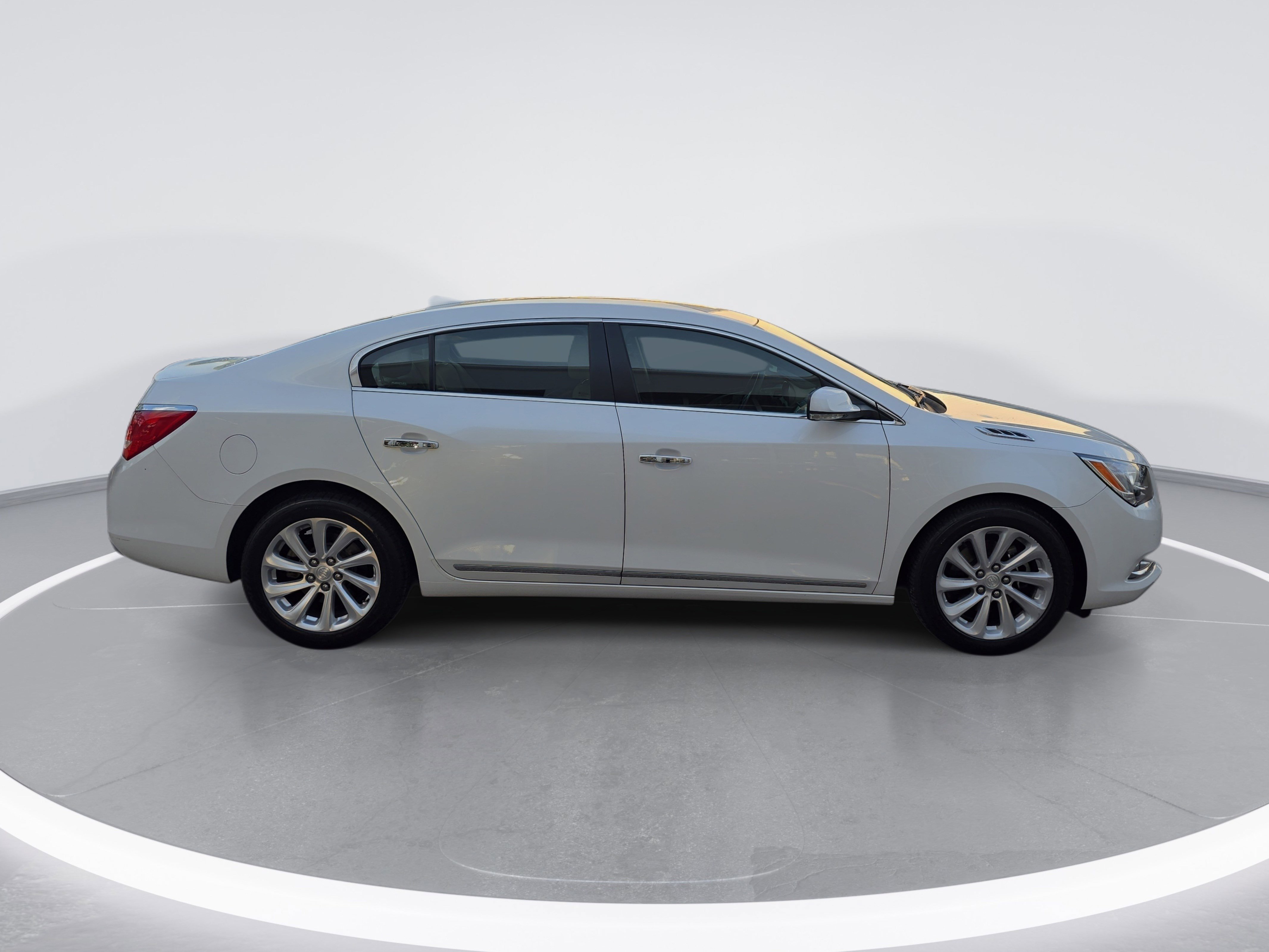 Used 2016 Buick LaCrosse Leather w/ Experience Buick Package FWD image 2
