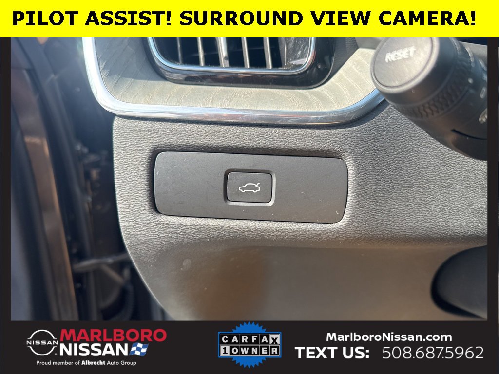 Used 2025 Volvo XC60 B5 Plus w/ Climate Package image 22