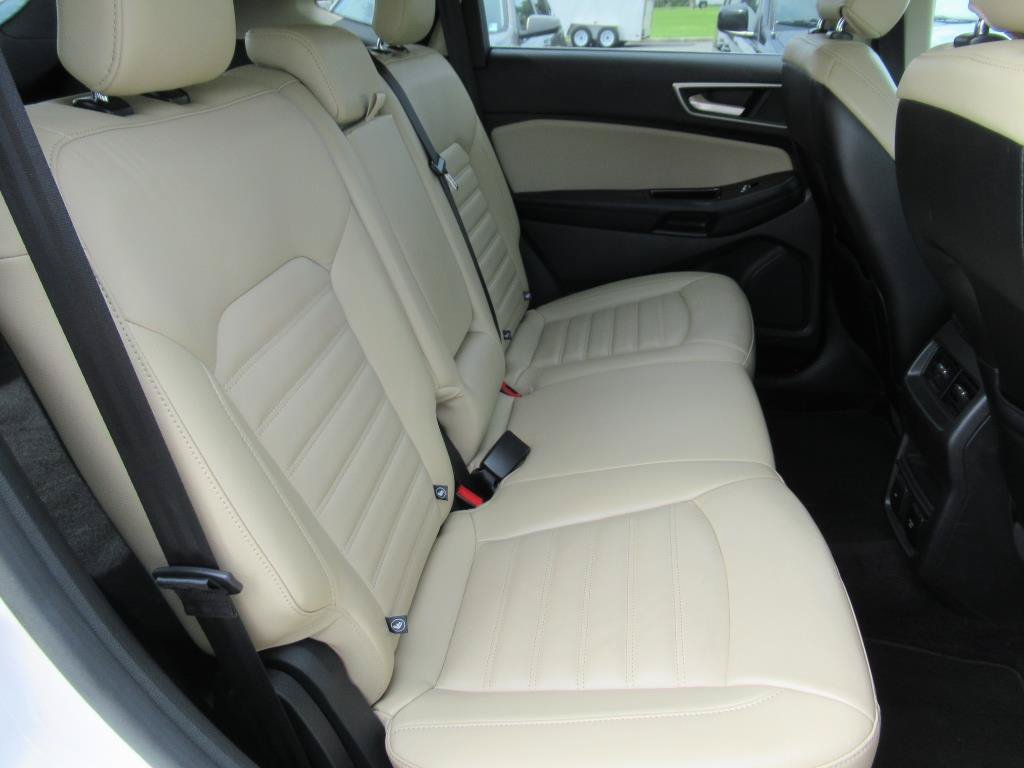 Used 2018 Ford Edge SEL w/ Equipment Group 201A FWD image 13