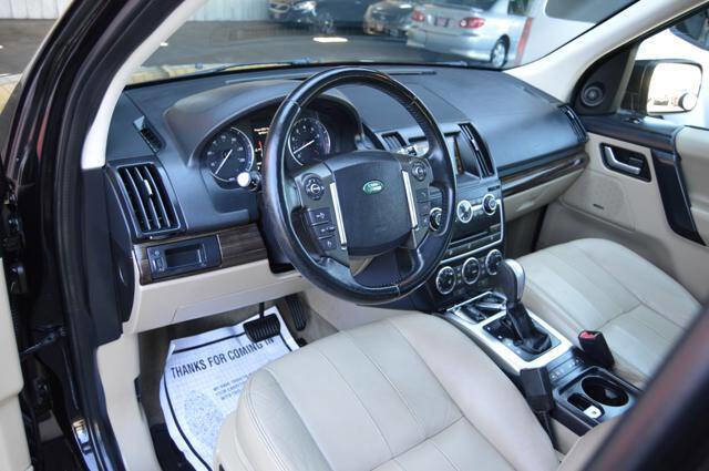 Used 2013 Land Rover LR2 HSE image 14