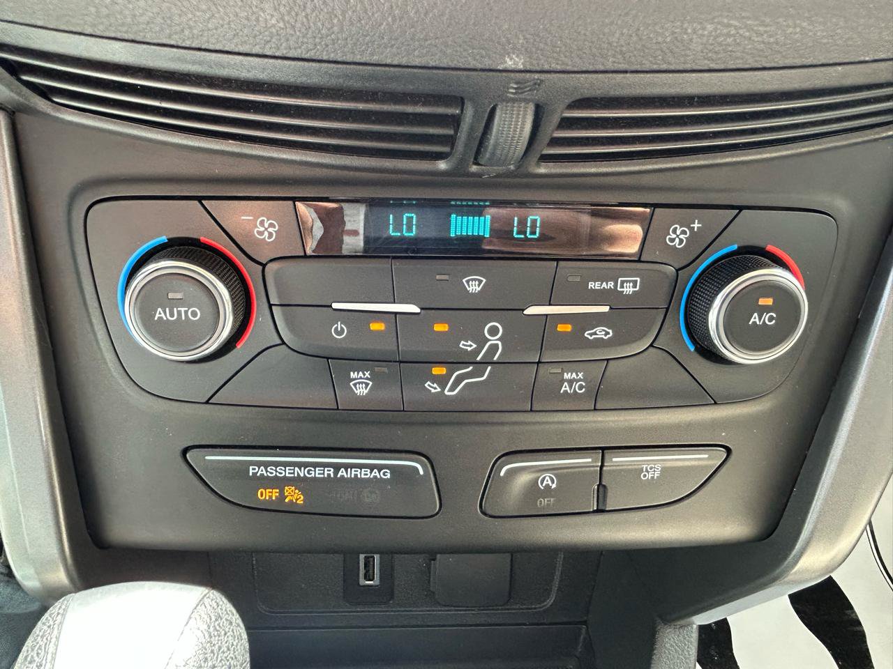 Used 2017 Ford Escape SE w/ Equipment Group 201A FWD image 25