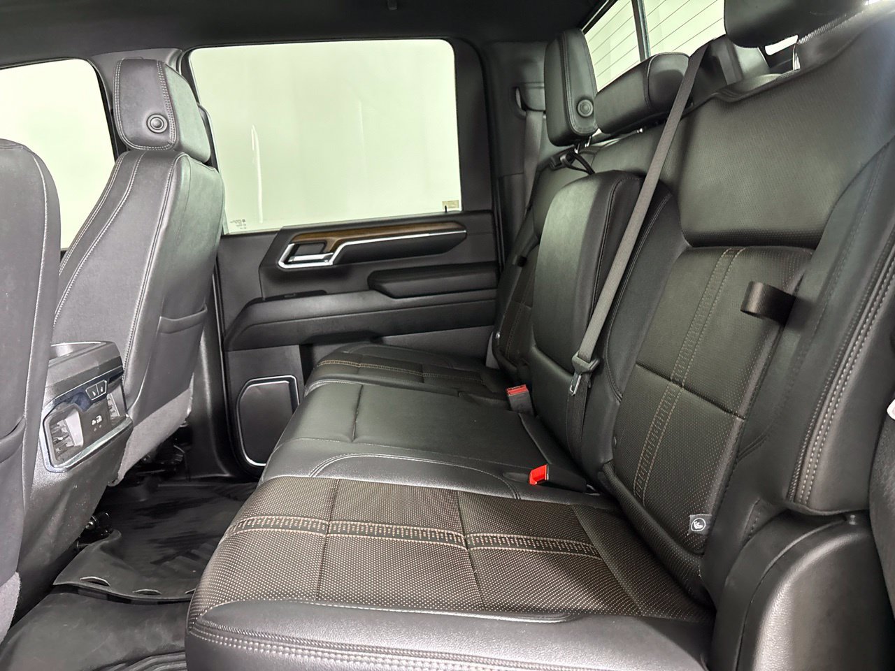 Used 2024 Chevrolet Silverado 2500 High Country w/ High Country Premium Package AWD/4WD image 20