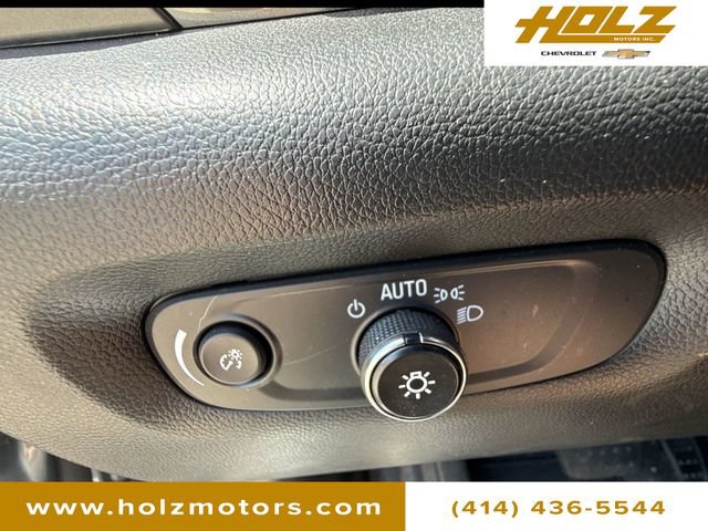 Certified 2023 Chevrolet Traverse LT w/ Rear Camera Mirror Package AWD/4WD image 17