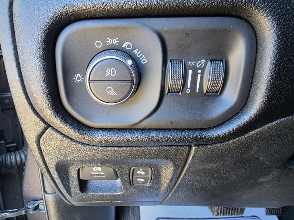 New 2026 RAM 1500 4x4 Crew Cab image 25