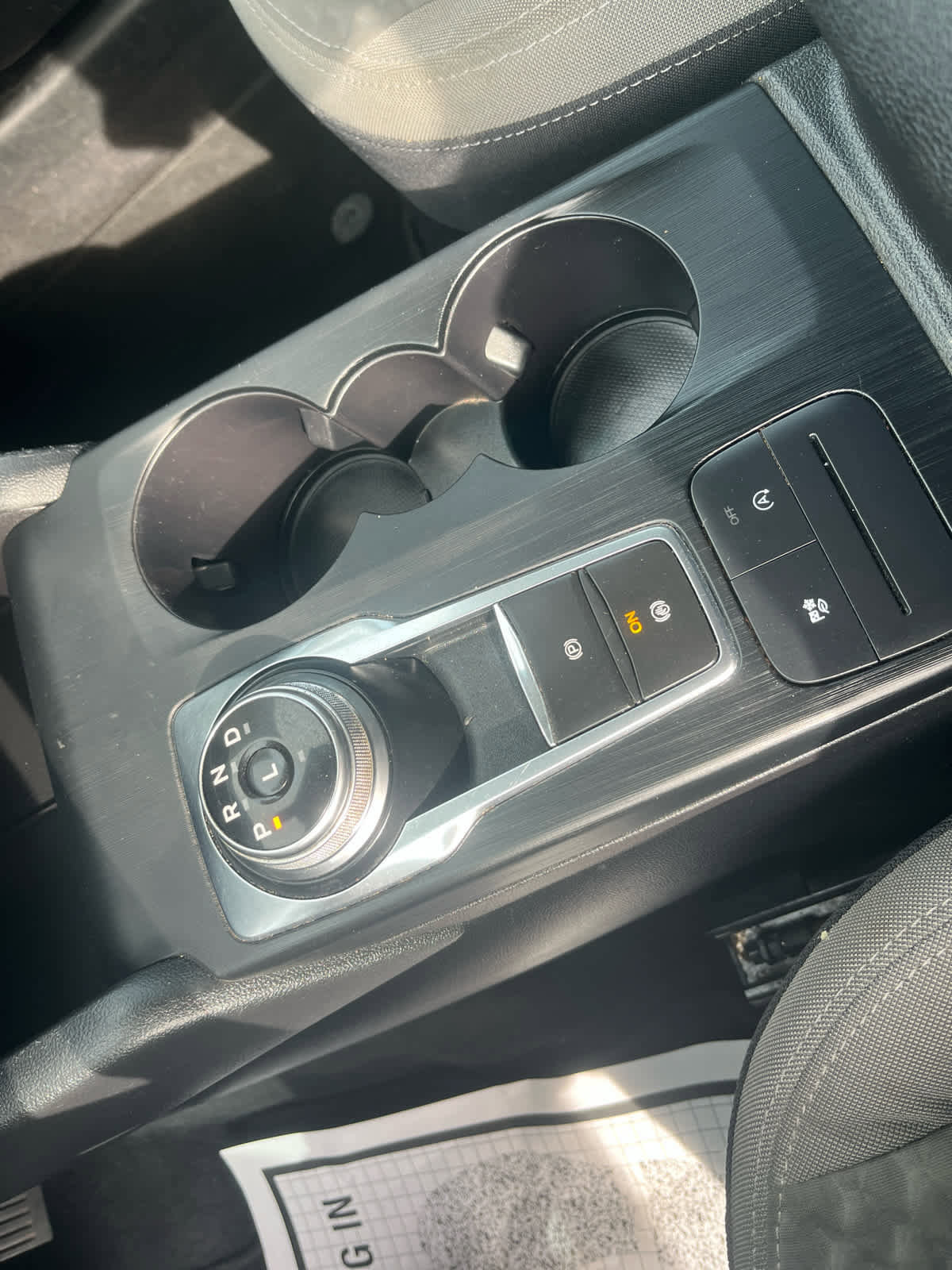 Used 2020 Ford Escape SE image 18