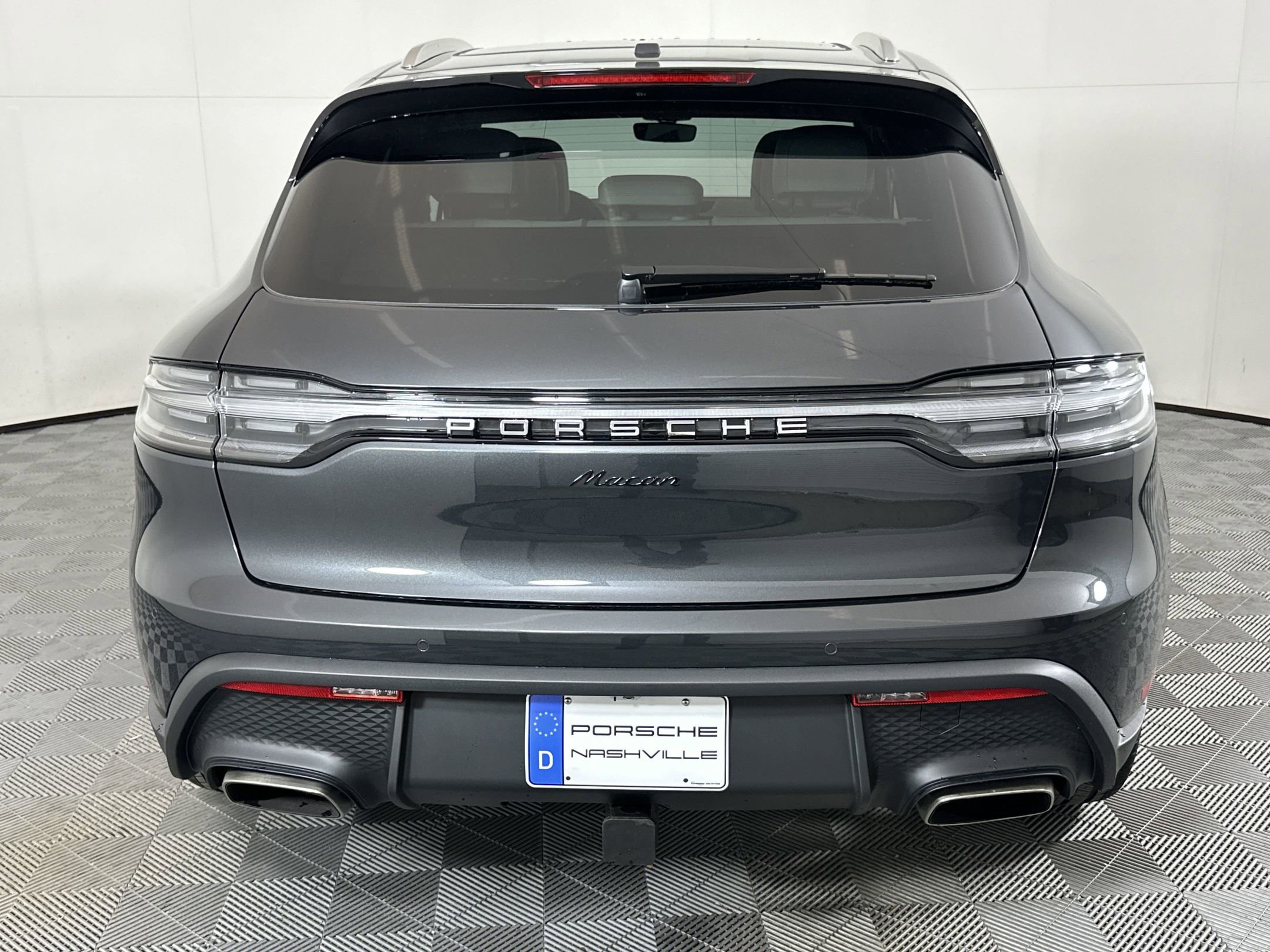 Certified 2025 Porsche Macan image 10