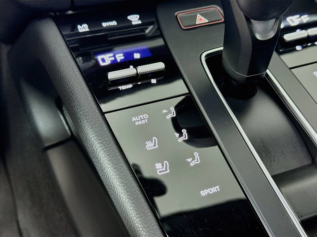 Certified 2023 Porsche Macan Turbo AWD/4WD image 17