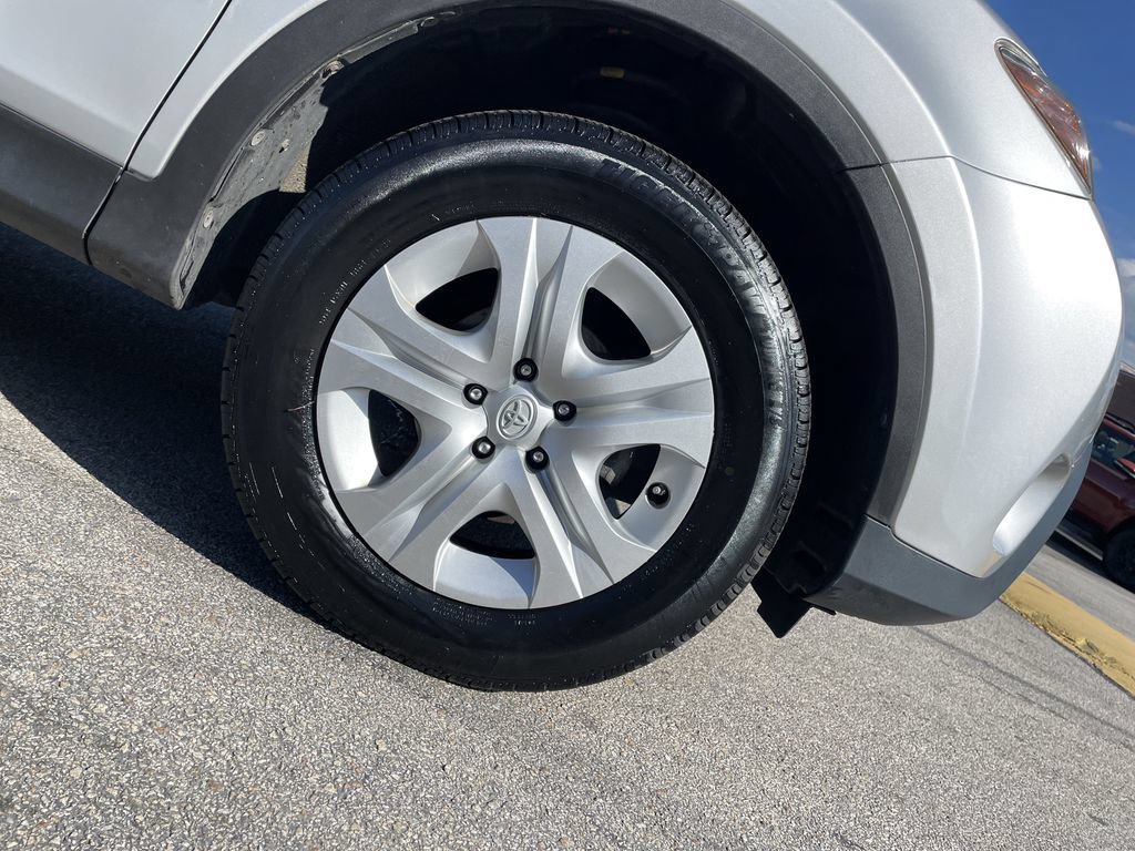 Used 2015 Toyota RAV4 LE AWD/4WD image 11