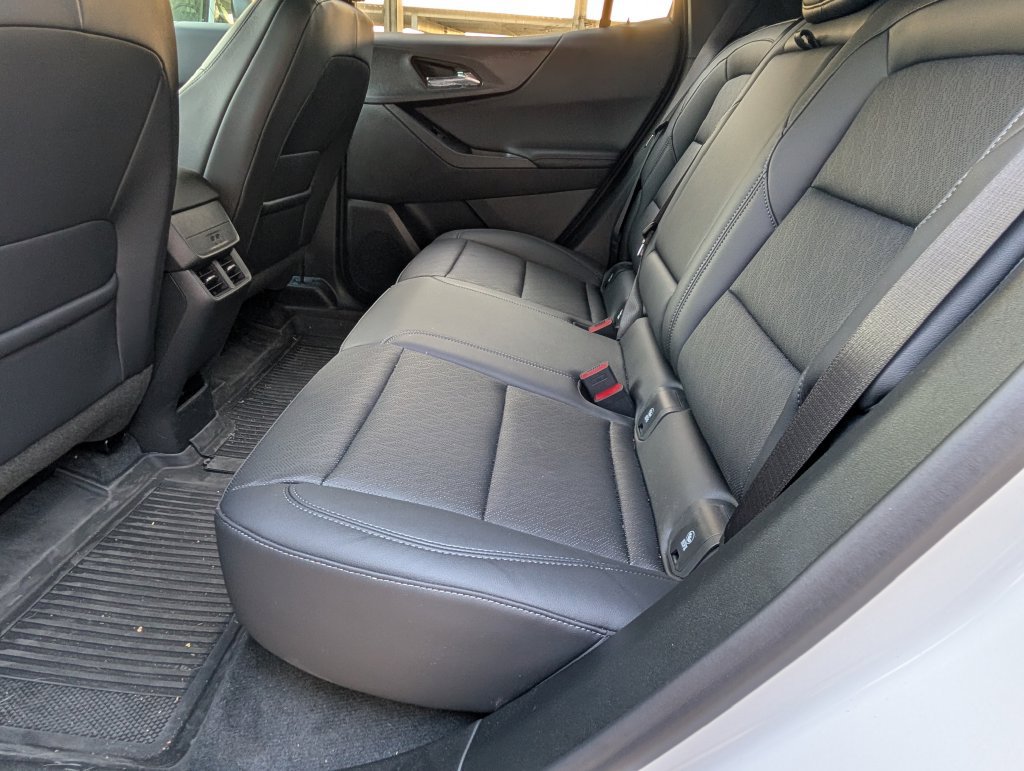 New 2027 Chevrolet Equinox LT w/ Convenience Package II FWD image 7