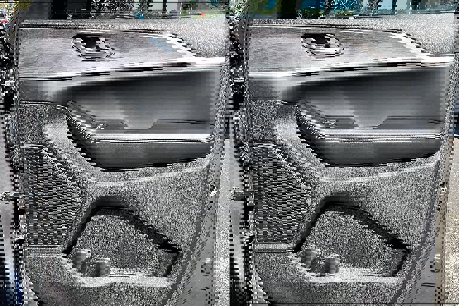 Used 2024 Jeep Grand Cherokee L Limited w/ Black Appearance Package image 22