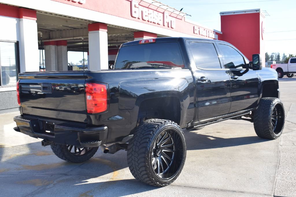 Used 2018 Chevrolet Silverado 1500 LT w/ All Star Edition image 4