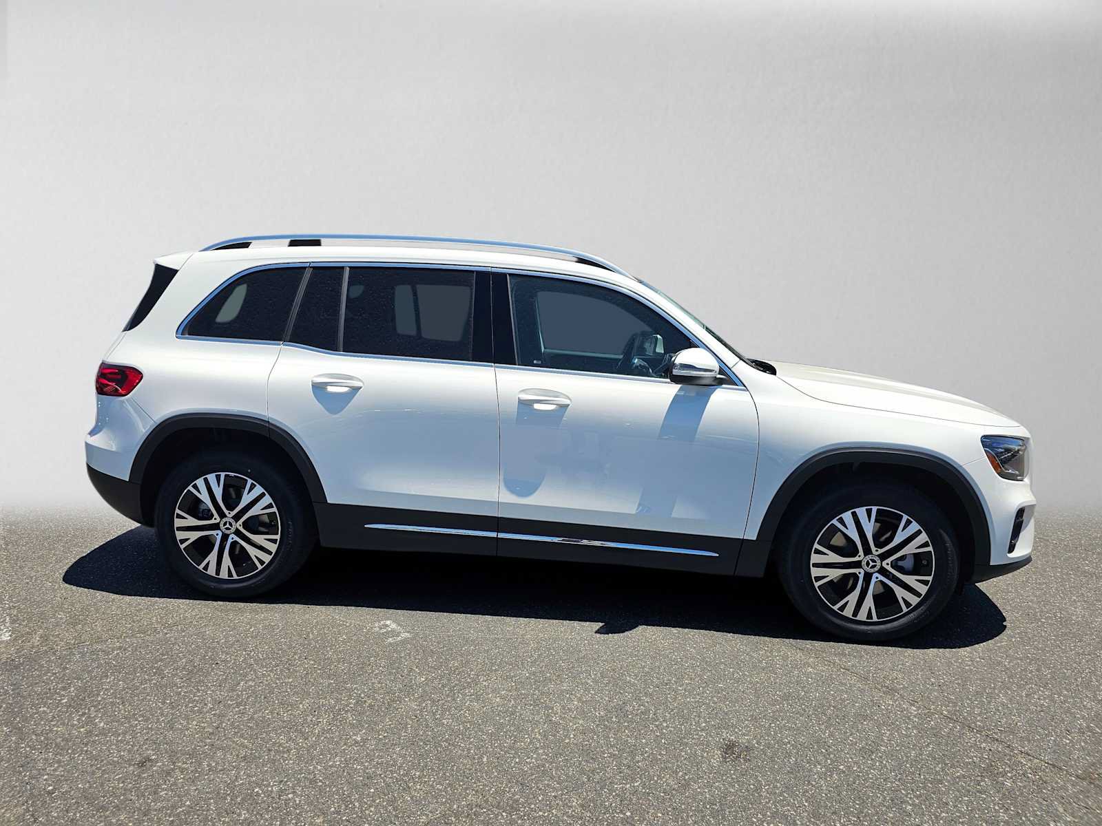 New 2026 Mercedes-Benz GLB 250 image 2