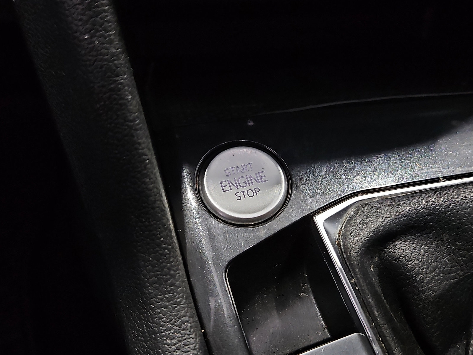 Certified 2022 Volkswagen Tiguan SE FWD image 19