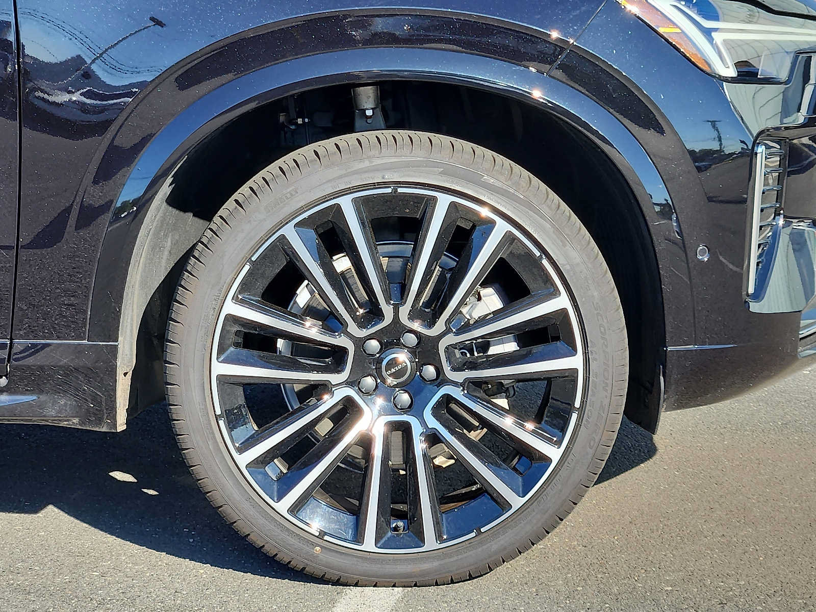 Used 2026 Volvo XC90 B6 Plus w/ Protection Package Premier AWD/4WD image 8