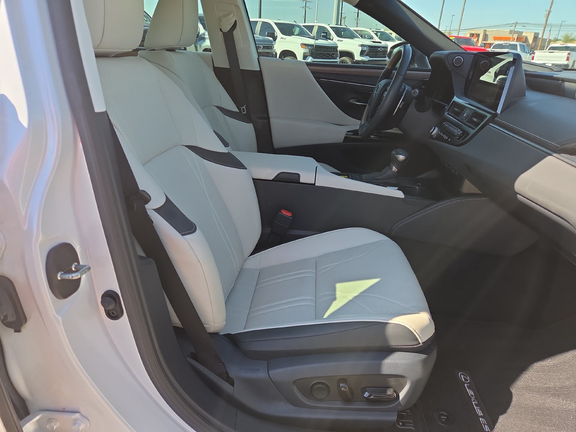 Used 2024 Lexus ES 350 w/ Technology Package FWD image 15