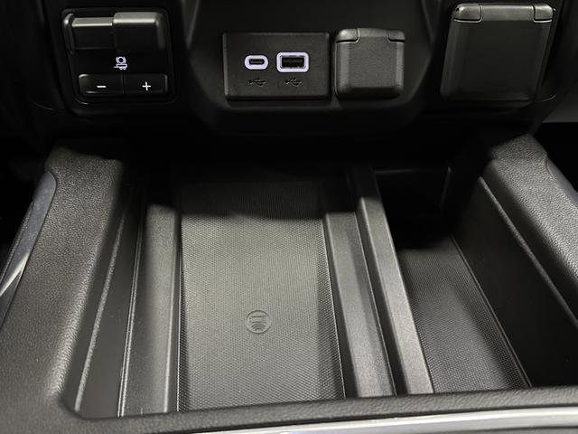 Used 2022 GMC Sierra 2500 AT4 w/ AT4 Premium Plus Package AWD/4WD image 26