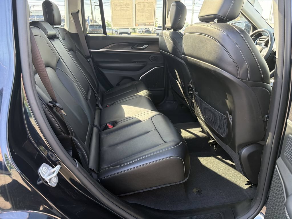 Used 2023 Jeep Grand Cherokee 4WD 4xe image 17