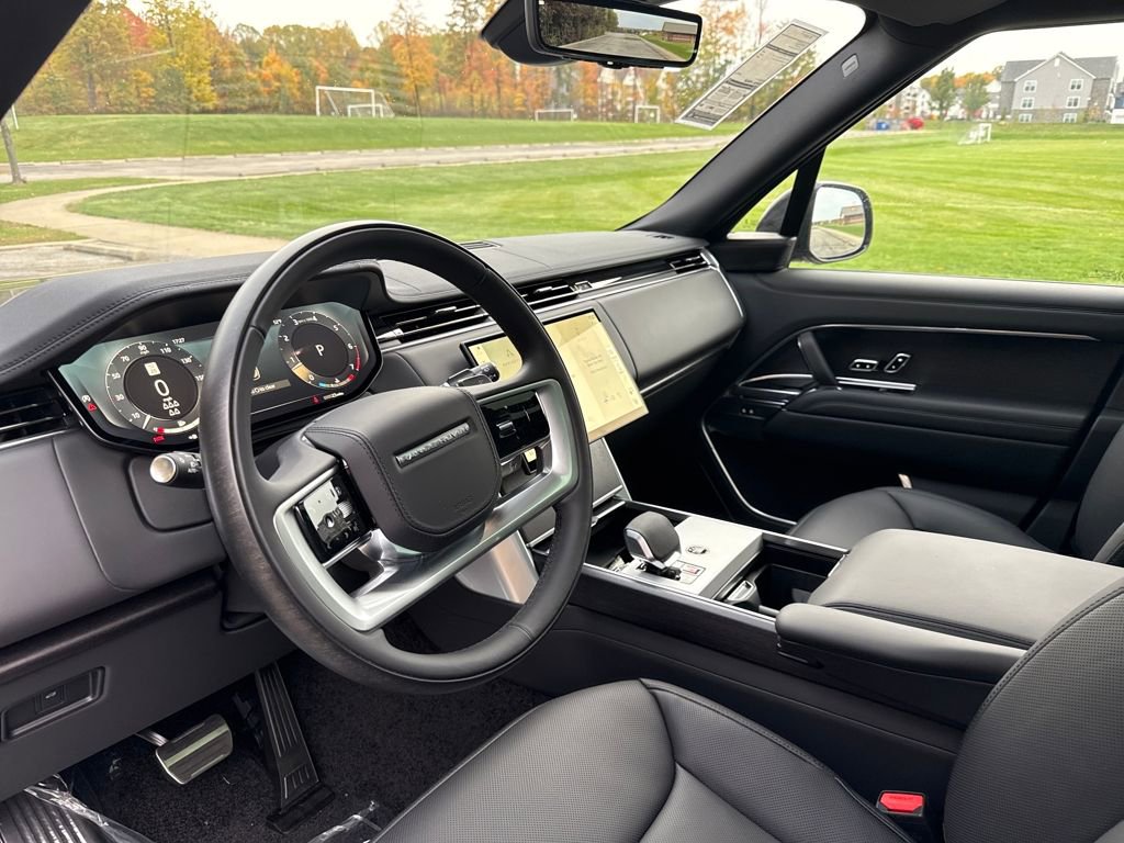 New 2025 Land Rover Range Rover Long Wheelbase SE image 12