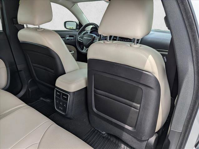 Used 2022 Chrysler 300 Touring L w/ Comfort Group image 28