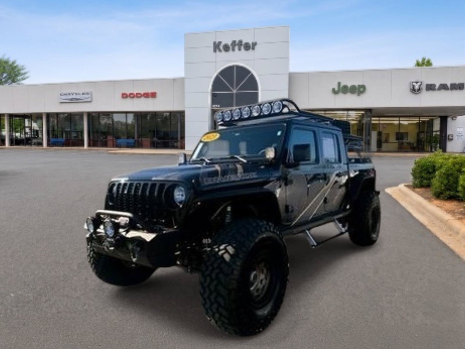 Used 2023 Jeep Gladiator Sport AWD/4WD image 1