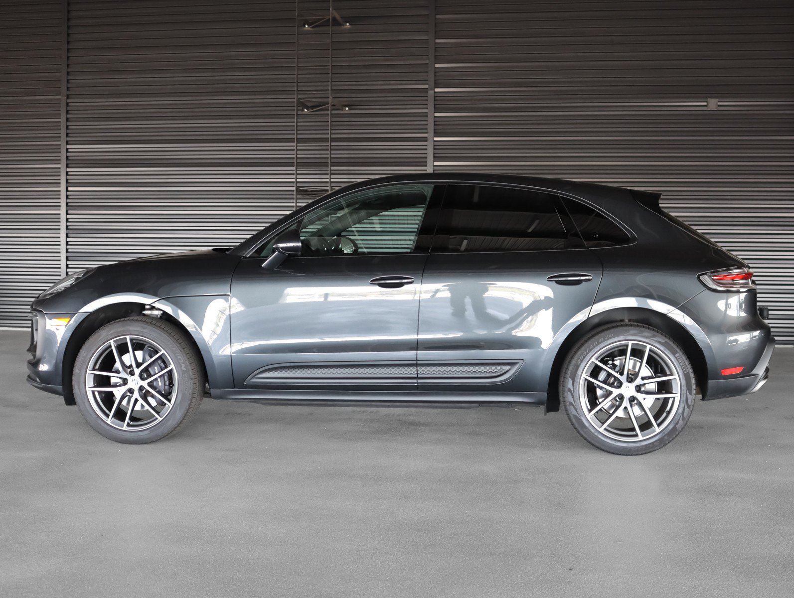 Certified 2026 Porsche Macan AWD/4WD image 2