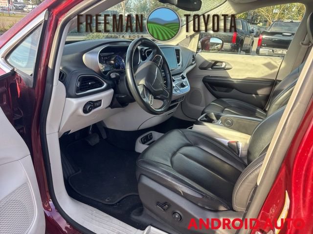 Used 2021 Chrysler Pacifica Touring-L image 7