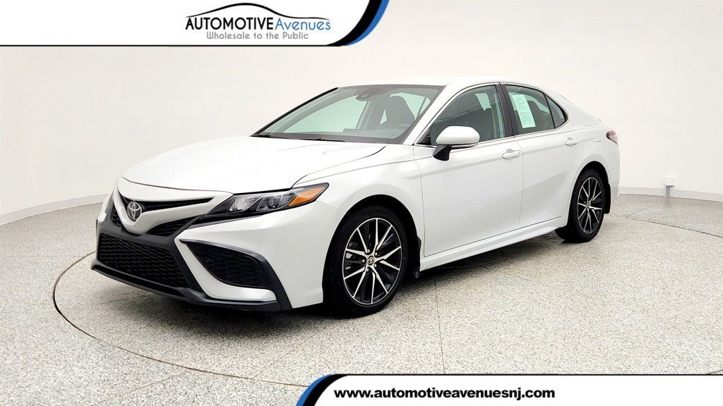 Used 2023 Toyota Camry SE FWD image 1