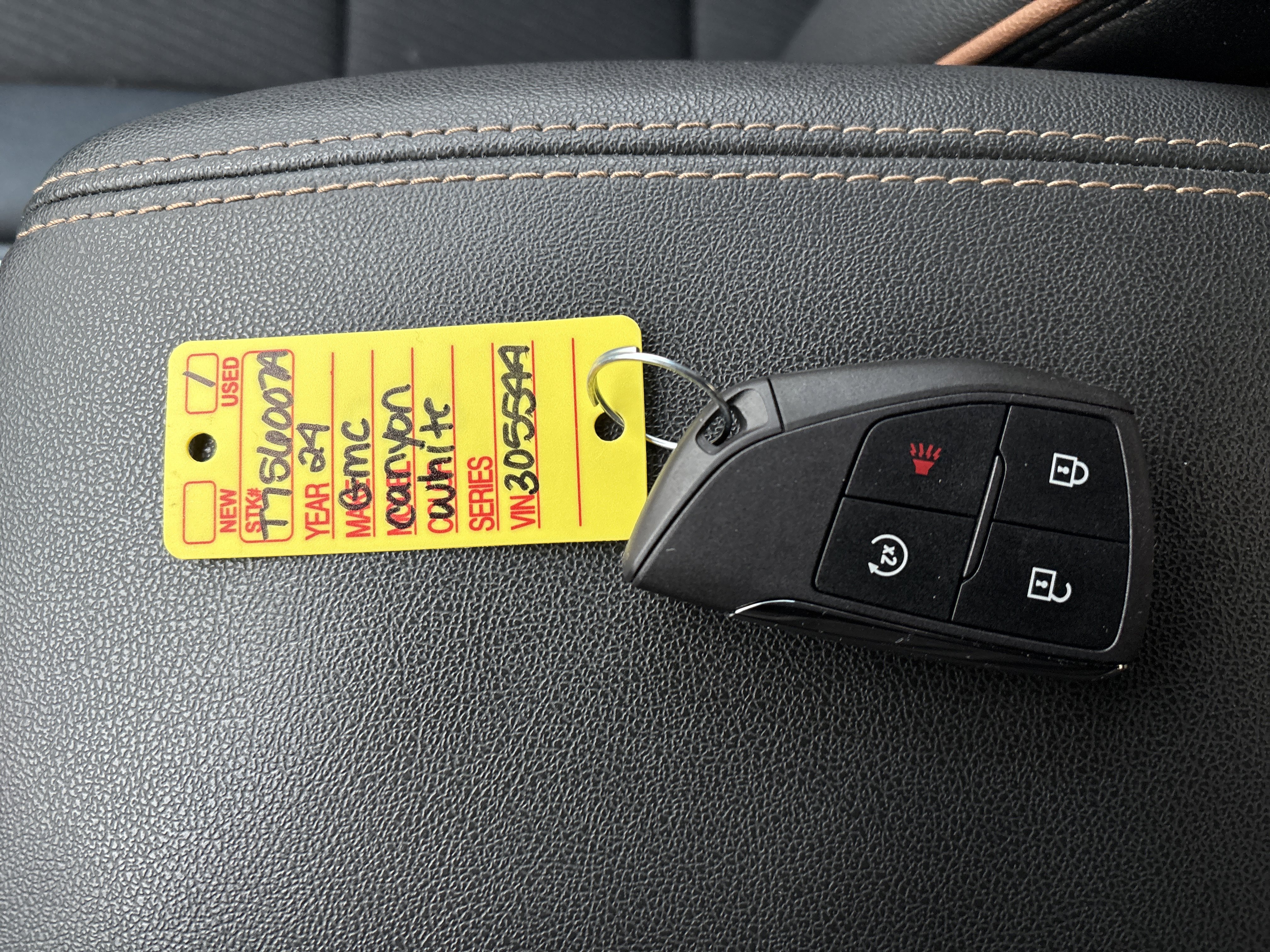 Used 2024 GMC Canyon AT4 image 30