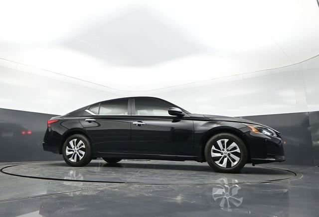 Used 2025 Nissan Altima 2.5 S FWD image 28