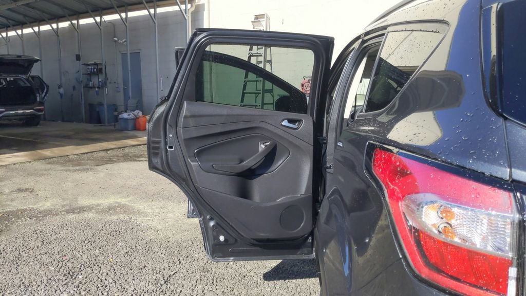 Used 2018 Ford Escape SE w/ SE Sport Appearance Package image 29