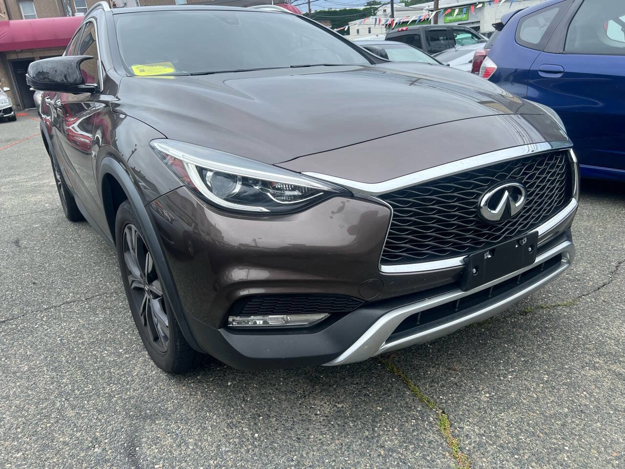 Used 2018 INFINITI QX30 Premium image 8