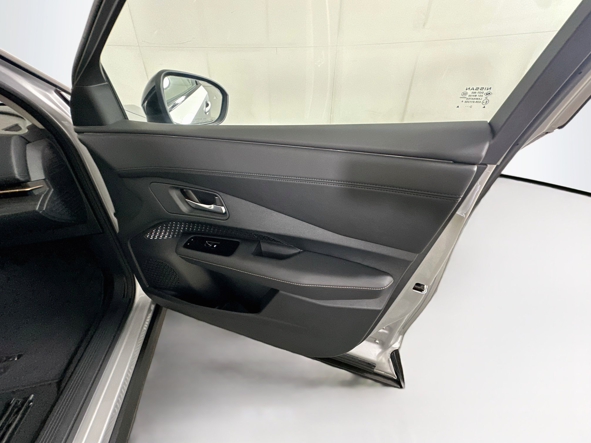 Used 2023 Nissan Ariya FWD image 31
