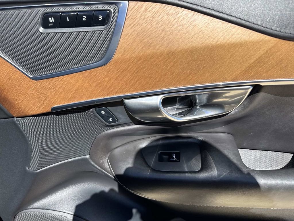 Used 2016 Volvo XC90 T6 Inscription w/ Vision Package image 15