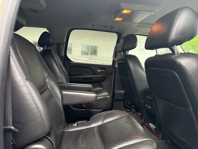 Used 2010 Cadillac Escalade ESV Premium image 13