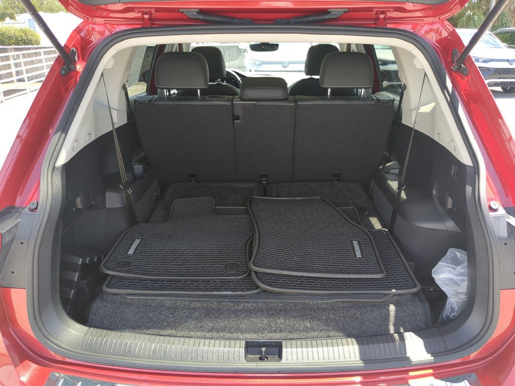 Certified 2023 Volkswagen Tiguan SE FWD image 9