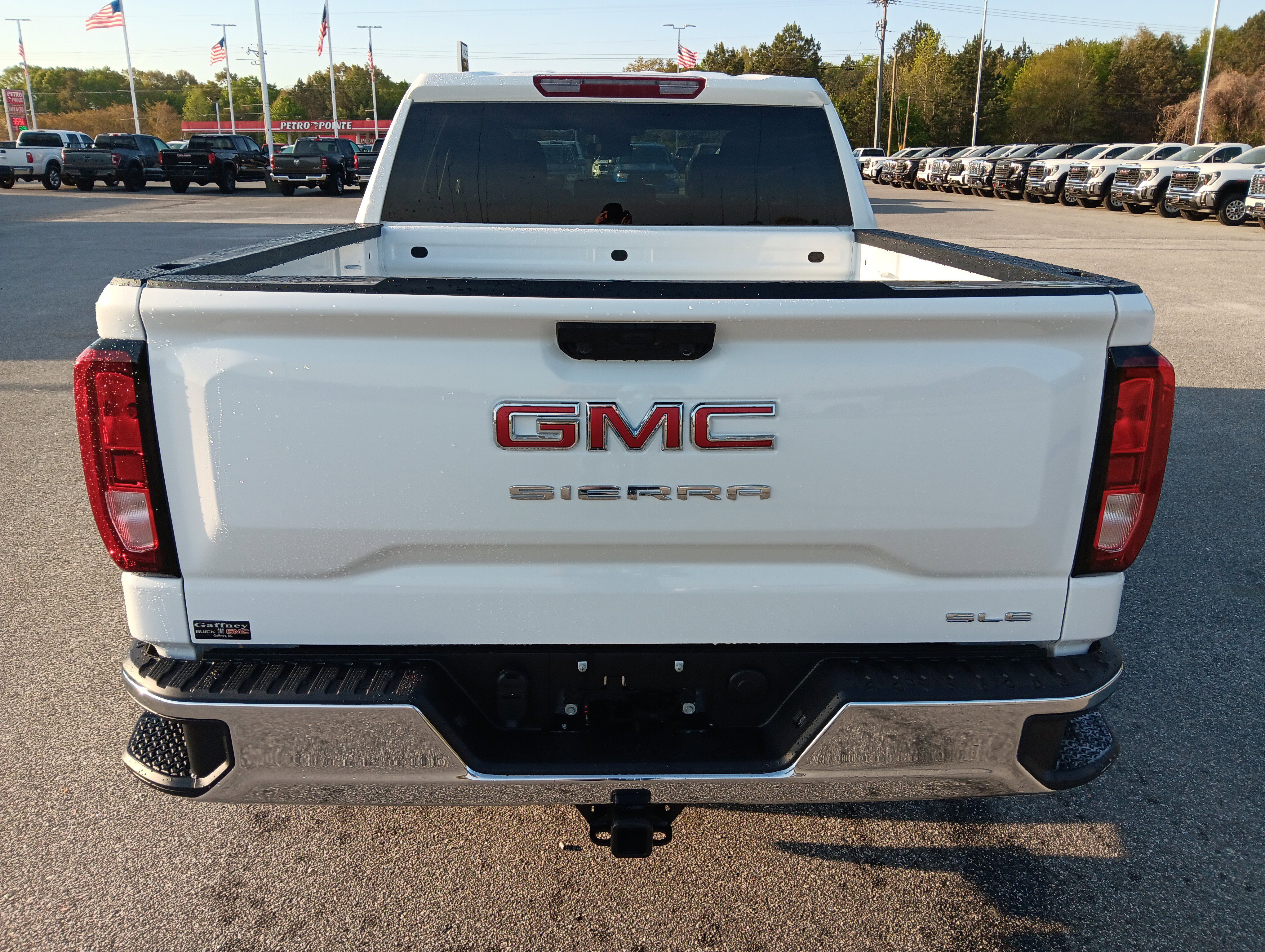 New 2026 GMC Sierra 1500 SLE image 4
